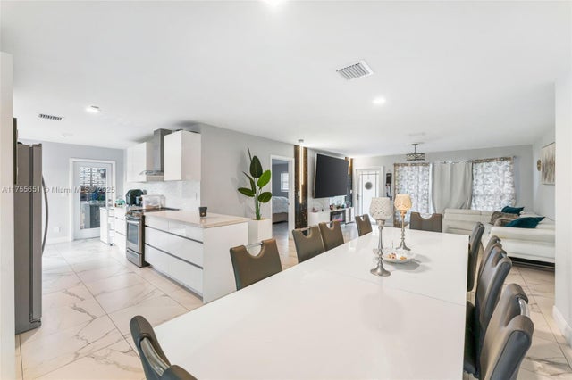1 of 20 - 2751 Nw 26th Ave, Oakland Park, FL