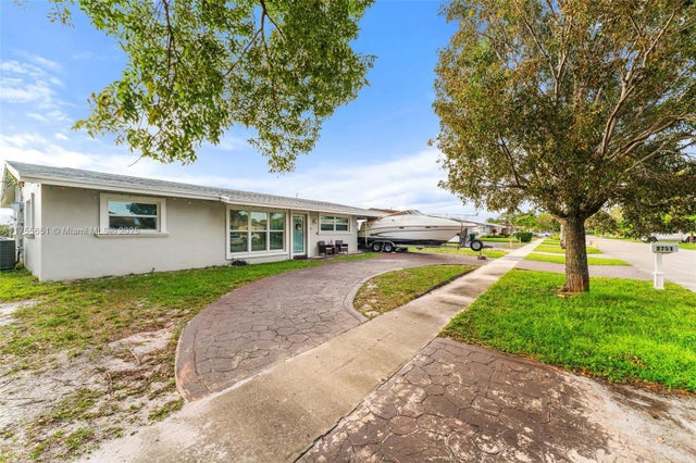 3 of 20 - 2751 Nw 26th Ave, Oakland Park, FL