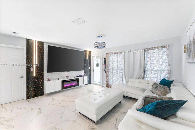 5 of 20 - 2751 Nw 26th Ave, Oakland Park, FL
