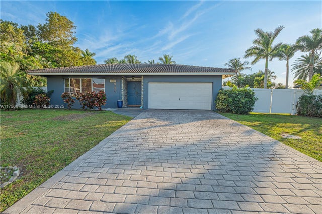 1 of 48 - 11400 Tara Dr, Plantation, FL