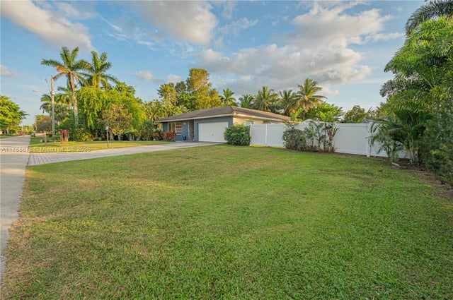 4 of 48 - 11400 Tara Dr, Plantation, FL