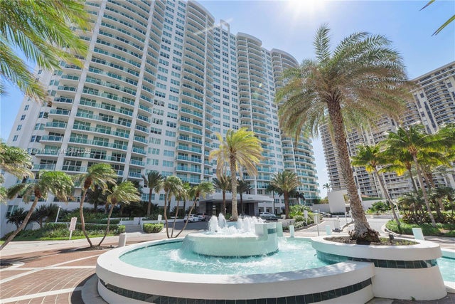 2 of 54 - 20201 E Country Club Dr 1808, Aventura, FL
