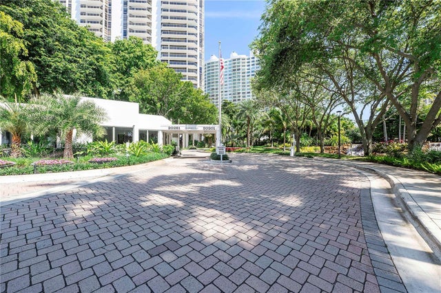 3 of 54 - 20201 E Country Club Dr 1808, Aventura, FL