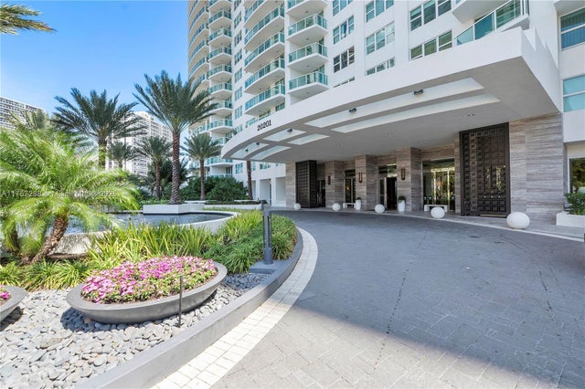 5 of 54 - 20201 E Country Club Dr 1808, Aventura, FL
