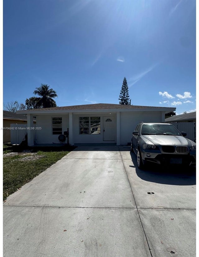 1 of 25 - 2318 Scott St, Hollywood, FL