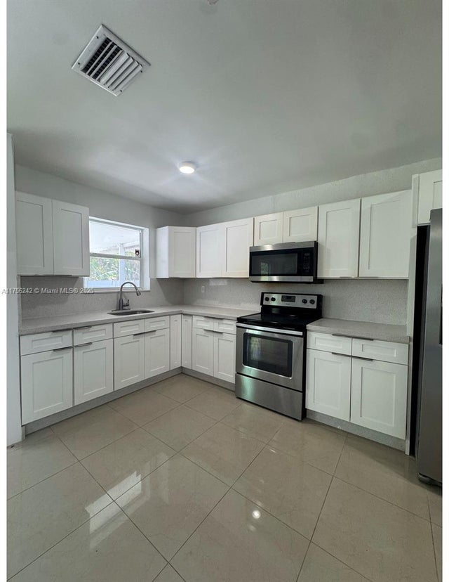 4 of 25 - 2318 Scott St, Hollywood, FL