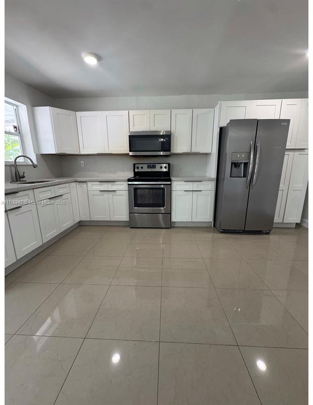 5 of 25 - 2318 Scott St, Hollywood, FL
