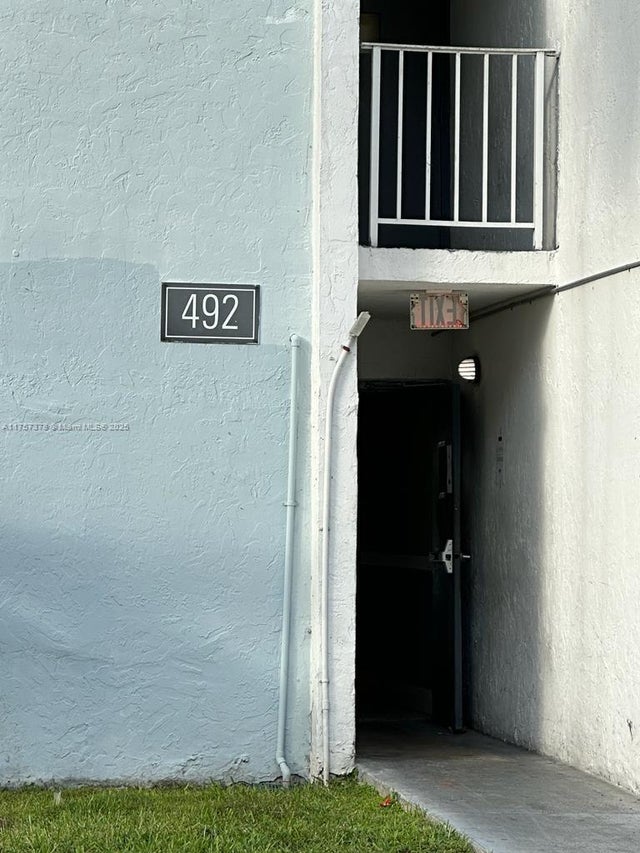 3 of 27 - 492 Nw 165th St Rd C-211, Miami, FL