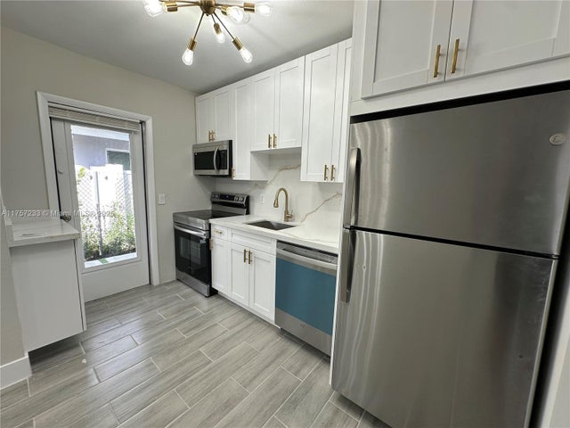 5 of 20 - 1300 Nw 7th Ter, Fort Lauderdale, FL
