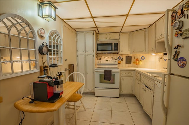 3 of 14 - 300 Bayview Dr 211, Sunny Isles Beach, FL