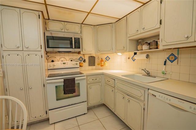 4 of 14 - 300 Bayview Dr 211, Sunny Isles Beach, FL