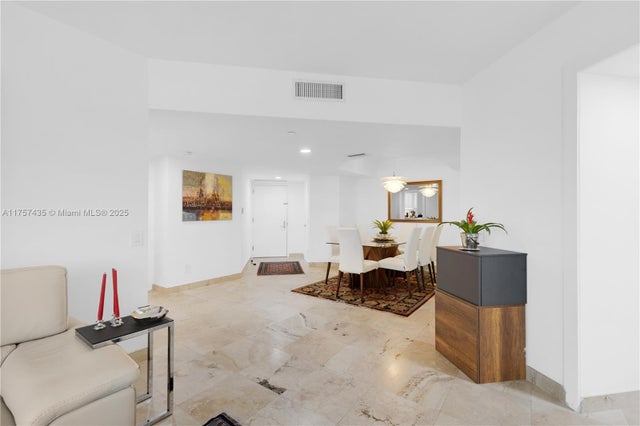 5 of 17 - 21055 Yacht Club Dr 902, Aventura, FL