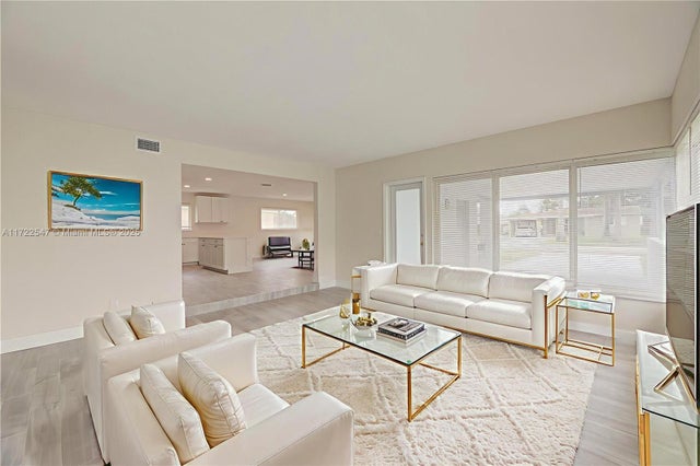 2 of 22 - 610 N 31st Ct, Hollywood, FL