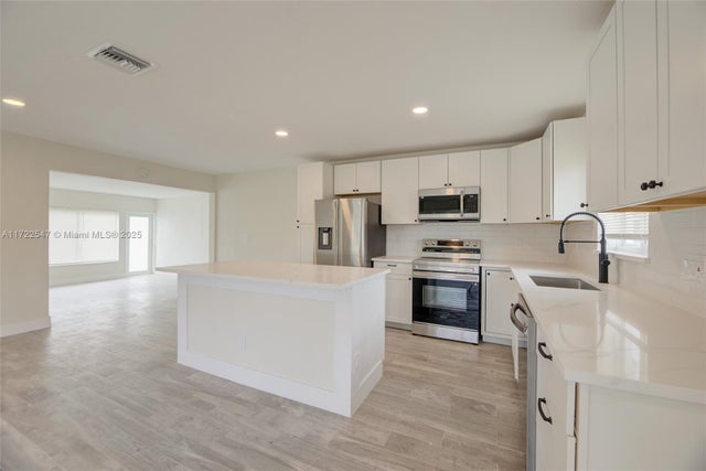 3 of 22 - 610 N 31st Ct, Hollywood, FL