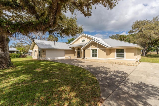 4 of 35 - 1132 Riverbend Dr, La Belle, FL