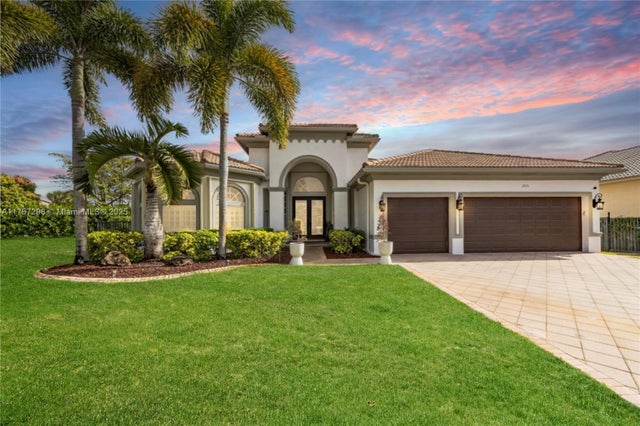 1 of 32 - 2974 W Fontana Ct, Royal Palm Beach, FL