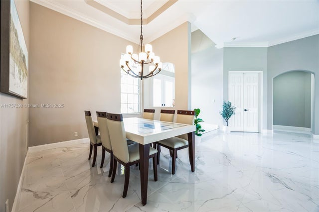 5 of 32 - 2974 W Fontana Ct, Royal Palm Beach, FL