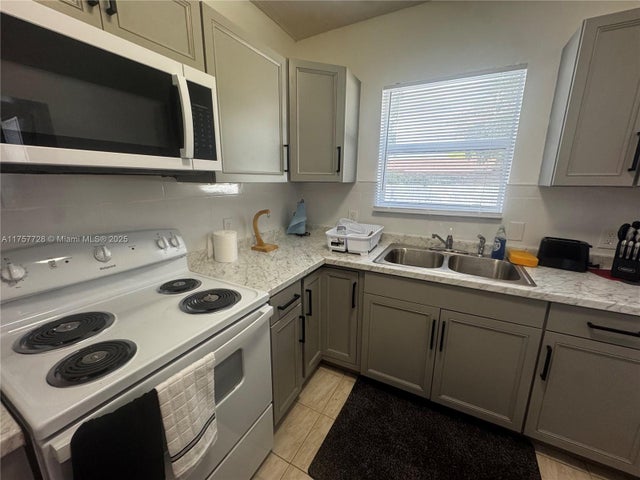 4 of 21 - 1283 Nw 45th St, Miami, FL