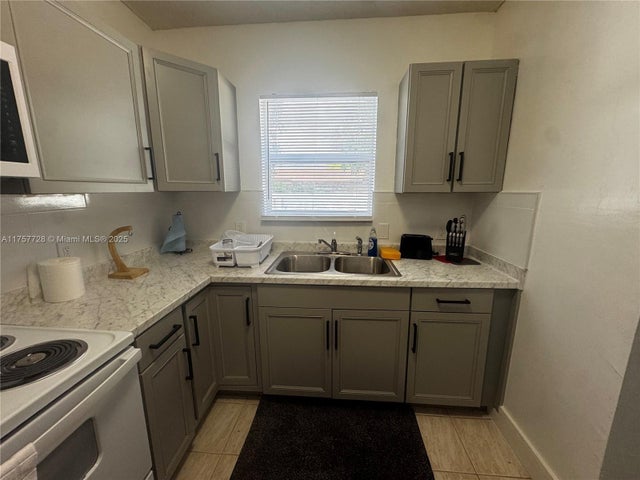 5 of 21 - 1283 Nw 45th St, Miami, FL