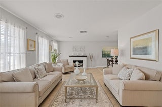 Photo of Listing #A11757803