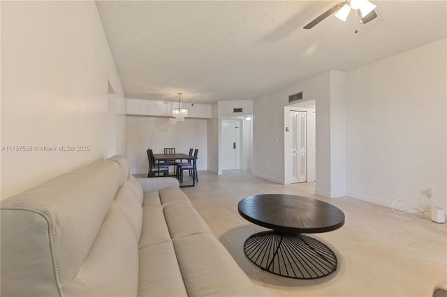 3 of 28 - 900 Ne 195th St 113, Miami, FL