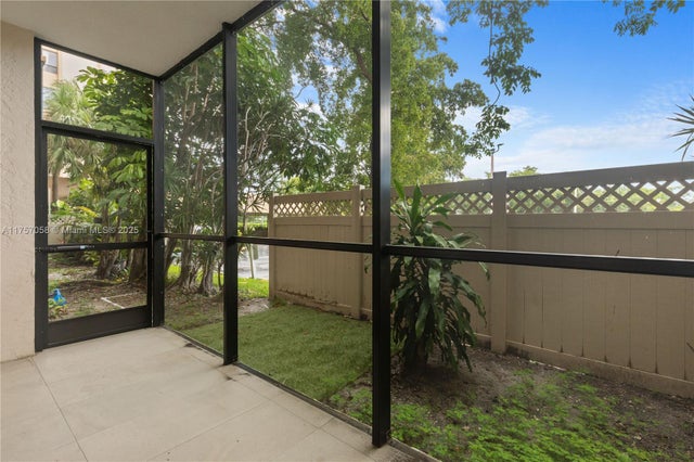 5 of 28 - 900 Ne 195th St 113, Miami, FL