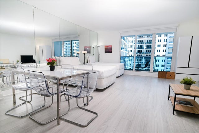 5 of 45 - 2301 Collins Ave 921, Miami Beach, FL