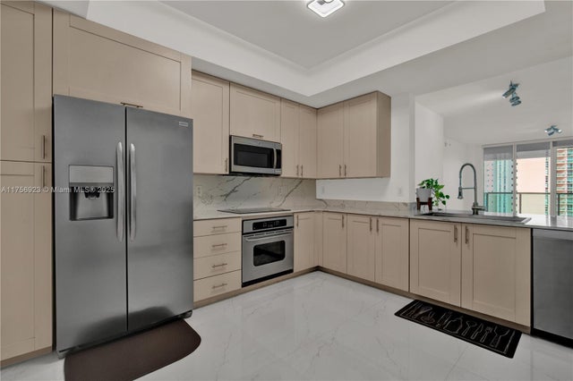 5 of 26 - 3340 Ne 190th St 1108, Aventura, FL