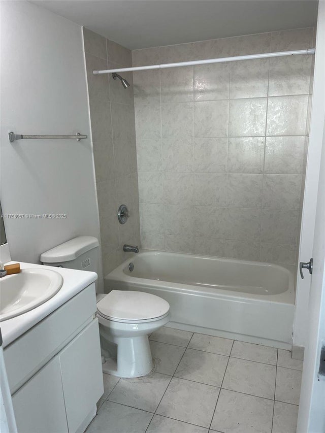3 of 12 - 16400 Collins Ave C21, Sunny Isles Beach, FL