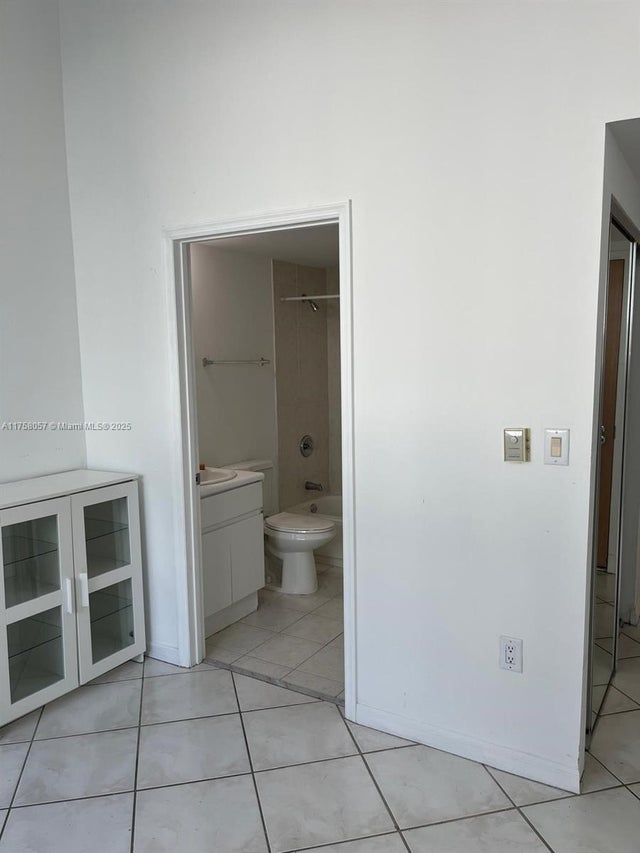 4 of 12 - 16400 Collins Ave C21, Sunny Isles Beach, FL