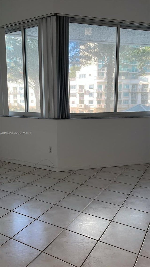 5 of 12 - 16400 Collins Ave C21, Sunny Isles Beach, FL