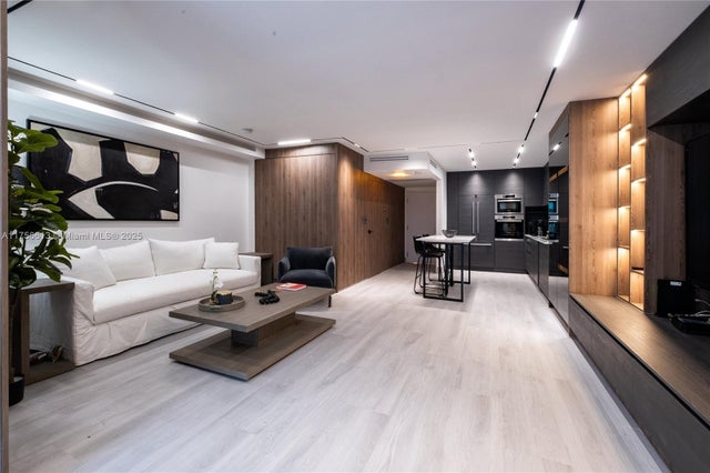 2 of 40 - 2301 Collins Ave 432, Miami Beach, FL