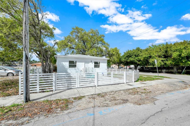 1 of 42 - 7990 Nw 8th Ave, Miami, FL