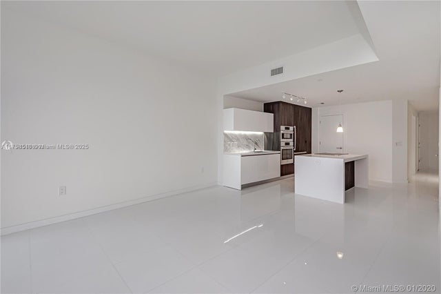 5 of 24 - 851 Ne 1st Ave 2600, Miami, FL