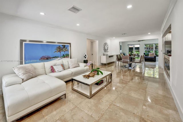 4 of 58 - 814 Ne 4th St, Hallandale Beach, FL