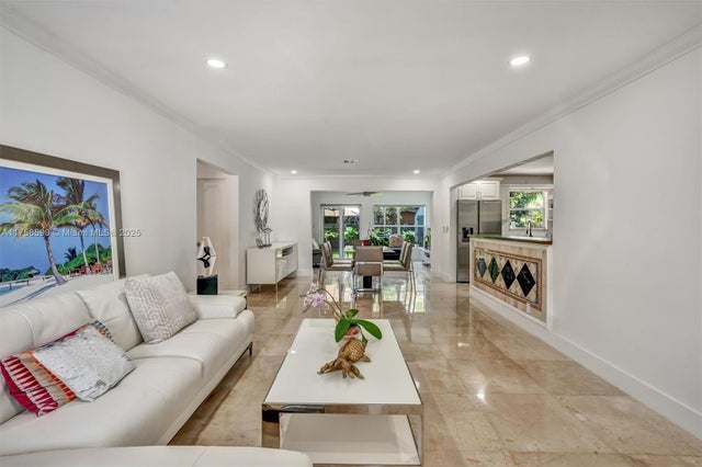 5 of 58 - 814 Ne 4th St, Hallandale Beach, FL