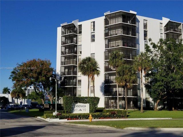 4 of 34 - 3475 N Country Club Dr 610, Aventura, FL