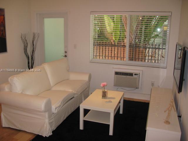 4 of 22 - 1035 Meridian Ave 5, Miami Beach, FL