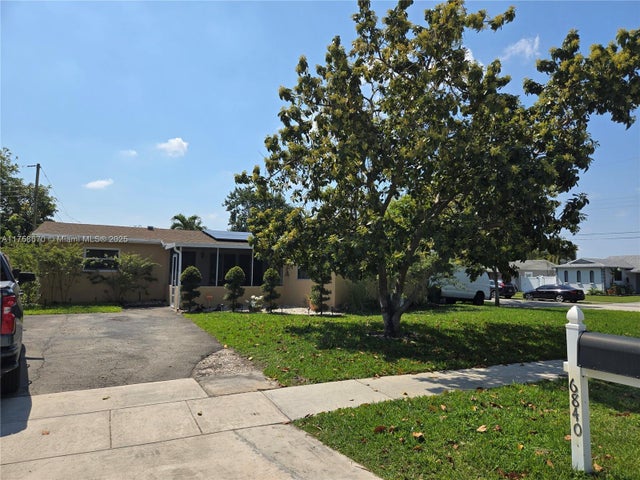 1 of 25 - 6840 Nw 8th St, Margate, FL