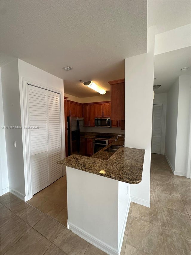 4 of 27 - 1805 Ponce De Leon Blvd 827, Coral Gables, FL