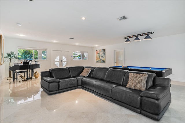 3 of 28 - 1975 Ixora Rd, North Miami, FL
