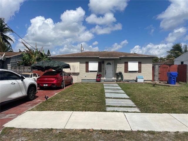 1 of 4 - 2509 Grant St, Hollywood, FL