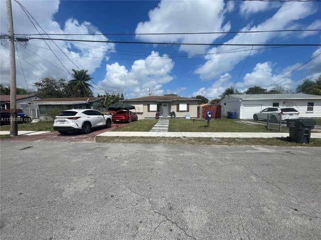 2 of 4 - 2509 Grant St, Hollywood, FL