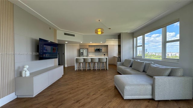 2 of 34 - 20000 E Country Club Dr 1016, Aventura, FL