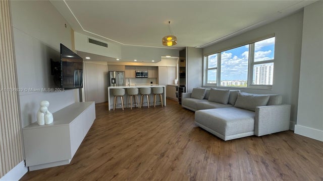 3 of 34 - 20000 E Country Club Dr 1016, Aventura, FL