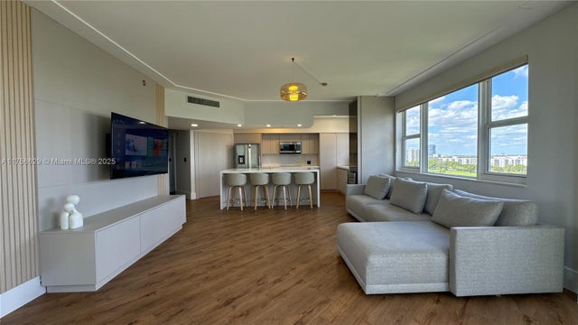 4 of 34 - 20000 E Country Club Dr 1016, Aventura, FL