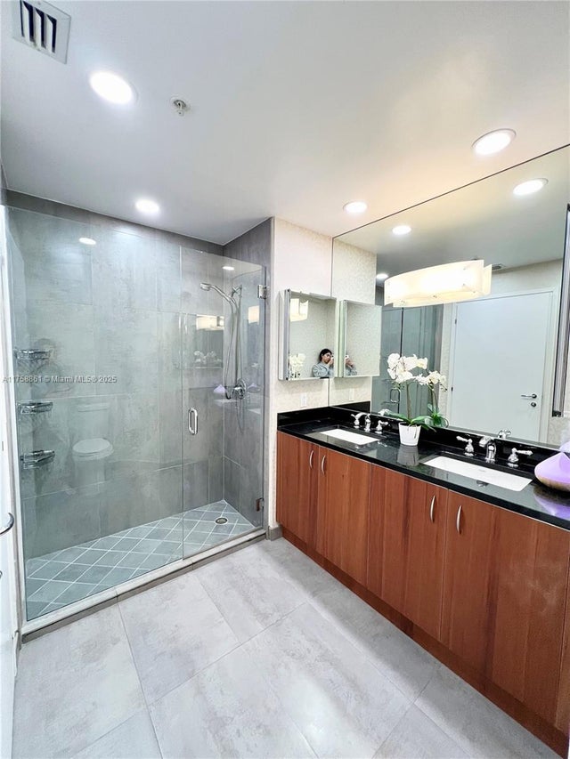 5 of 23 - 300 S Biscayne Blvd L-814, Miami, FL