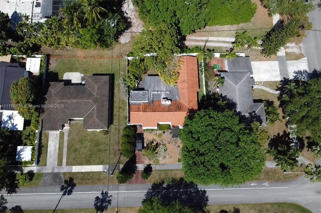 2 of 43 - 551 Morningside Dr, Miami Springs, FL