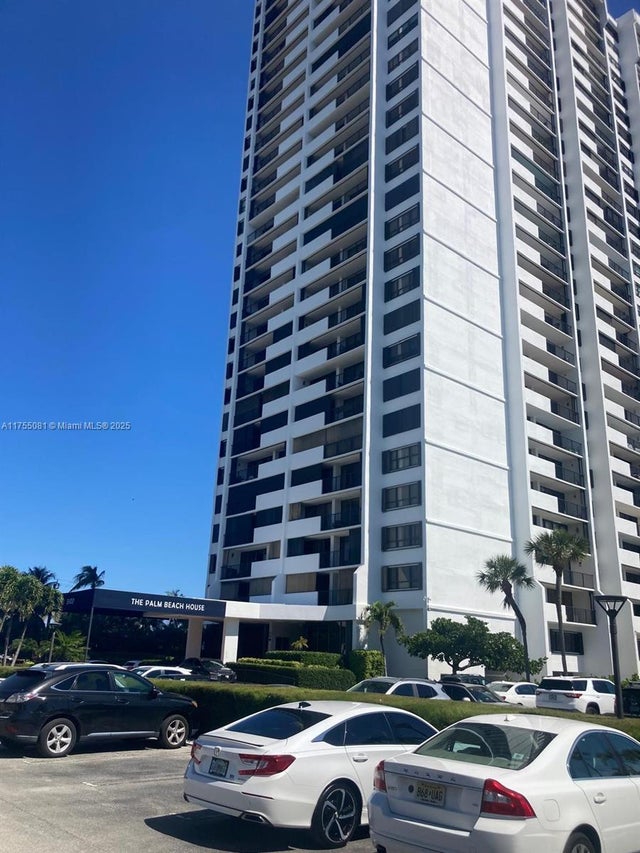 4 of 42 - 5600 N Flagler Dr 304, West Palm Beach, FL