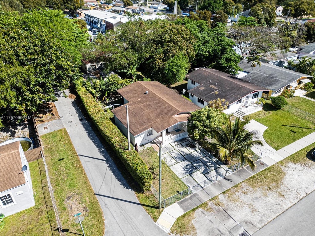 1243 Nw 42nd St, Miami
